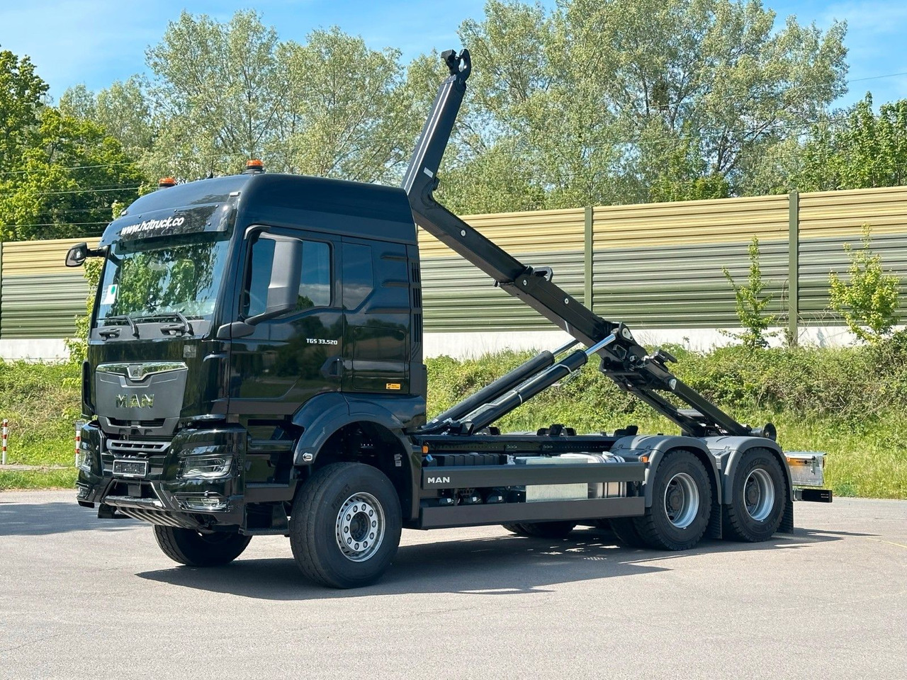 MAN TGS 33.520 6X4 Euro6e Abrollkipper MULTILIFT - شاحنة ذات الخطاف, شاحنة كرين: صور 2 MAN TGS 33.520 6X4 Euro6e Abrollkipper MULTILIFT - شاحنة ذات الخطاف, شاحنة كرين: صور 2