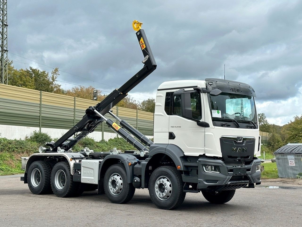 MAN TGS 41.440 8x4 Euro6e Hyva 26-55 Abrollkipper - شاحنة ذات الخطاف: صور 1 MAN TGS 41.440 8x4 Euro6e Hyva 26-55 Abrollkipper - شاحنة ذات الخطاف: صور 1