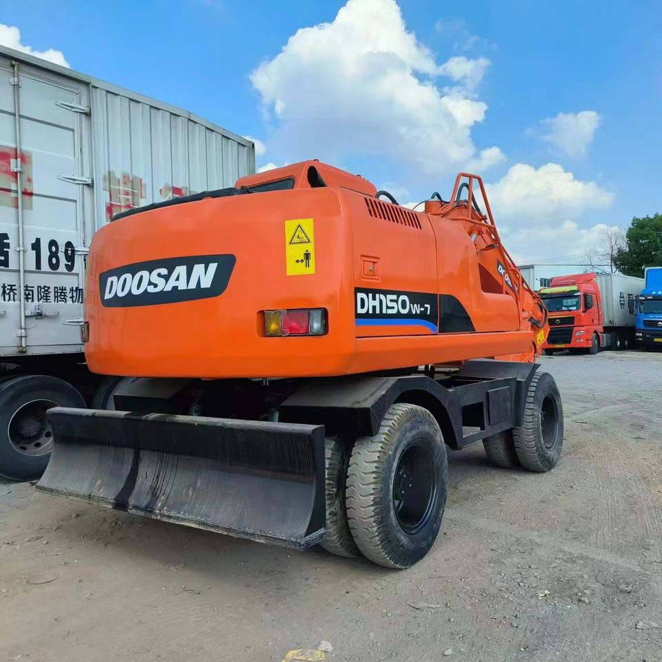 Doosan DH 150 LC-7 - حفارة على عجلات: صور 1 Doosan DH 150 LC-7 - حفارة على عجلات: صور 1