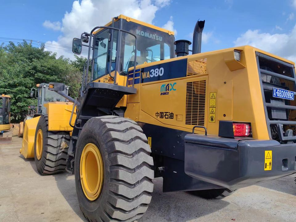 Hot Sale Used Komatsu WA380-6 Wheel Loader Backhoe Loader with Excellent Front Loading Feature - اللودر بعجل: صور 4 Hot Sale Used Komatsu WA380-6 Wheel Loader Backhoe Loader with Excellent Front Loading Feature - اللودر بعجل: صور 4