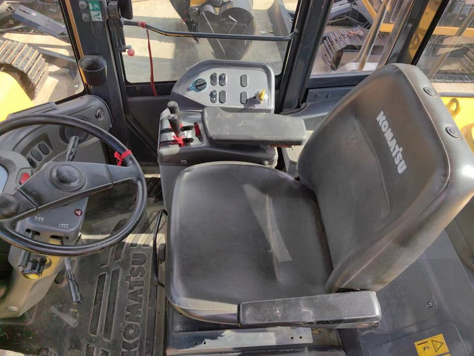 Hot Sale Used Komatsu WA380-6 Wheel Loader Backhoe Loader with Excellent Front Loading Feature - اللودر بعجل: صور 5 Hot Sale Used Komatsu WA380-6 Wheel Loader Backhoe Loader with Excellent Front Loading Feature - اللودر بعجل: صور 5