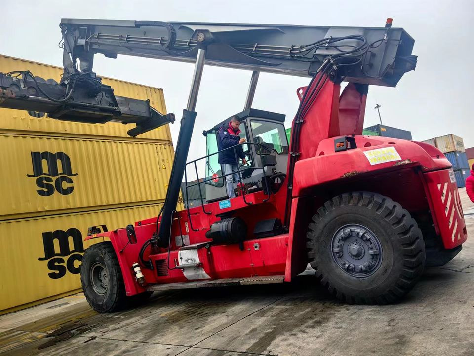 Kalmar DRF450 Sweden Kalmar Used 45 Ton Reach Stacker for Containers to Popularly Sell - رافعات حاويات: صور 5 Kalmar DRF450 Sweden Kalmar Used 45 Ton Reach Stacker for Containers to Popularly Sell - رافعات حاويات: صور 5