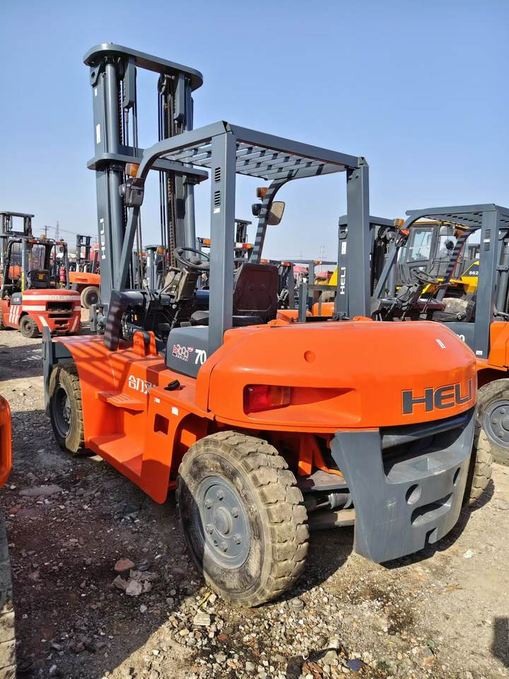 Used Heli 7-Ton Forklift with 4.5m Mast Height - رافعة شوكية: صور 4 Used Heli 7-Ton Forklift with 4.5m Mast Height - رافعة شوكية: صور 4