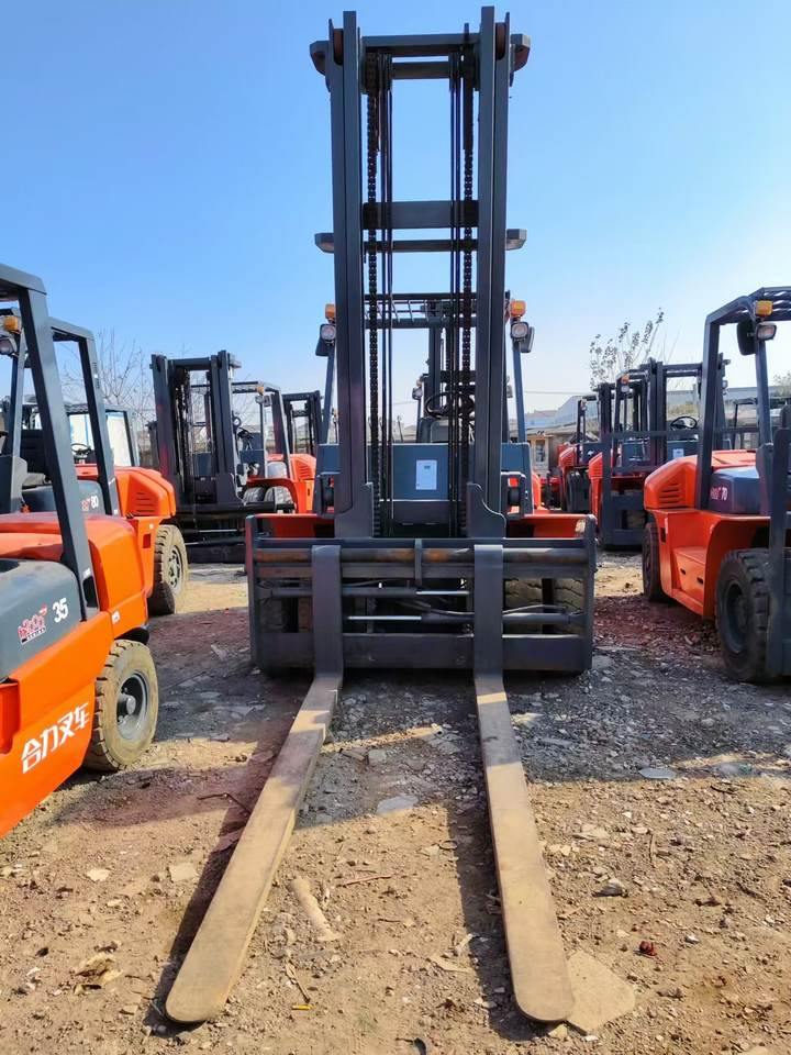 Used Heli 7-Ton Forklift with 4.5m Mast Height - رافعة شوكية: صور 2 Used Heli 7-Ton Forklift with 4.5m Mast Height - رافعة شوكية: صور 2