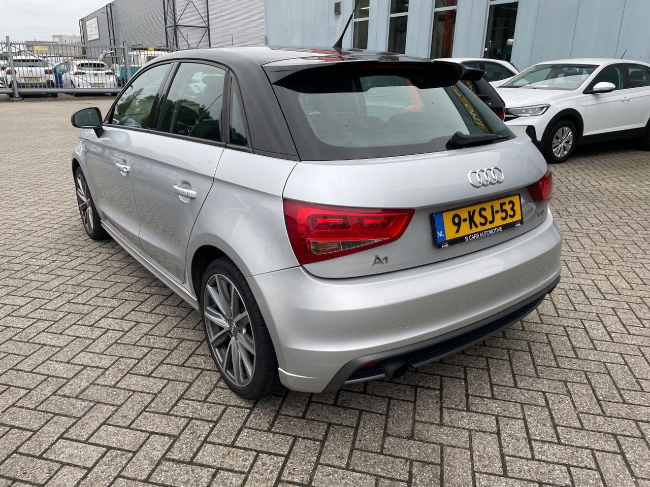 Audi A1 Sportback 1.2 TFSI Admired | 2013 | 216.082 km | 9KSJ53 | NAP: Logisch - هاتشباك: صور 3 Audi A1 Sportback 1.2 TFSI Admired | 2013 | 216.082 km | 9KSJ53 | NAP: Logisch - هاتشباك: صور 3