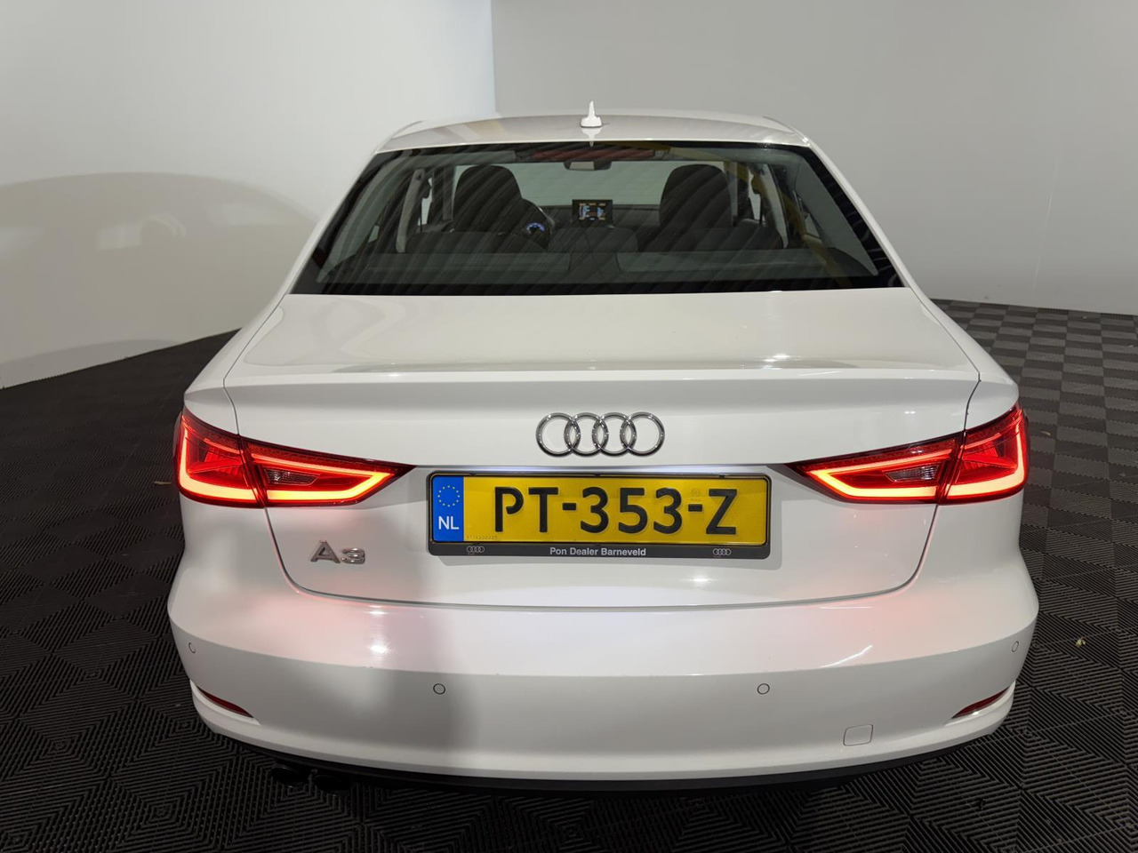 Audi | A3 Limousine | 1.4 TFSI Attraction Pro Line Plus Automaat | 2016 | 256.538 km | PT353Z | Geen oordeel - سيدان: صور 5 Audi | A3 Limousine | 1.4 TFSI Attraction Pro Line Plus Automaat | 2016 | 256.538 km | PT353Z | Geen oordeel - سيدان: صور 5