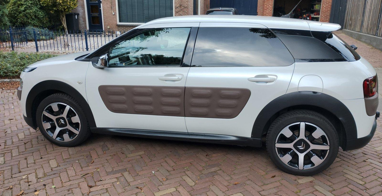 Citroen | C4 Cactus | 1.6 BlueHDi Business | 2015 | 201.033 km | GP170S | Logisch - سيارة دفع رباعي: صور 2 Citroen | C4 Cactus | 1.6 BlueHDi Business | 2015 | 201.033 km | GP170S | Logisch - سيارة دفع رباعي: صور 2