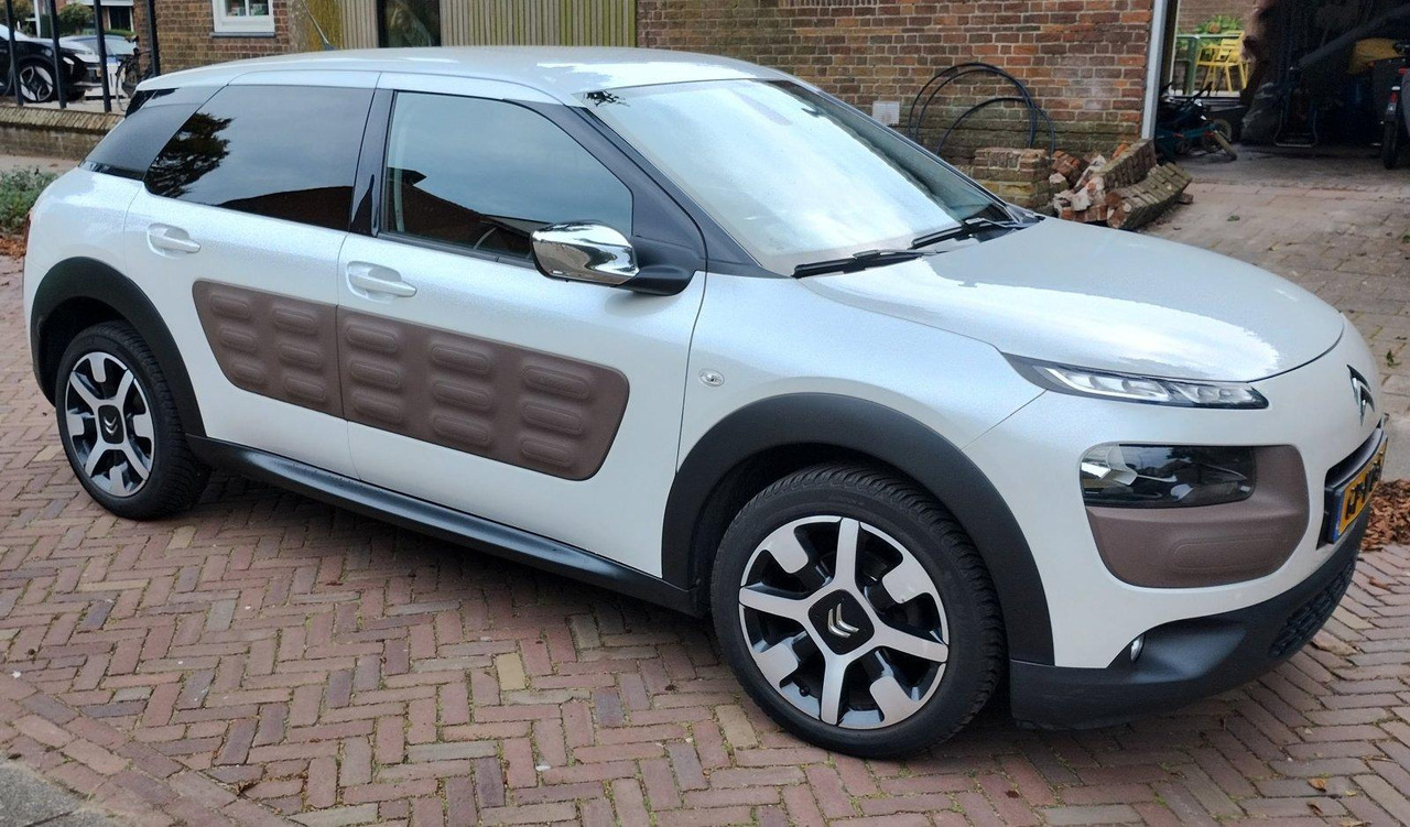 Citroen | C4 Cactus | 1.6 BlueHDi Business | 2015 | 201.033 km | GP170S | Logisch - سيارة دفع رباعي: صور 1 Citroen | C4 Cactus | 1.6 BlueHDi Business | 2015 | 201.033 km | GP170S | Logisch - سيارة دفع رباعي: صور 1