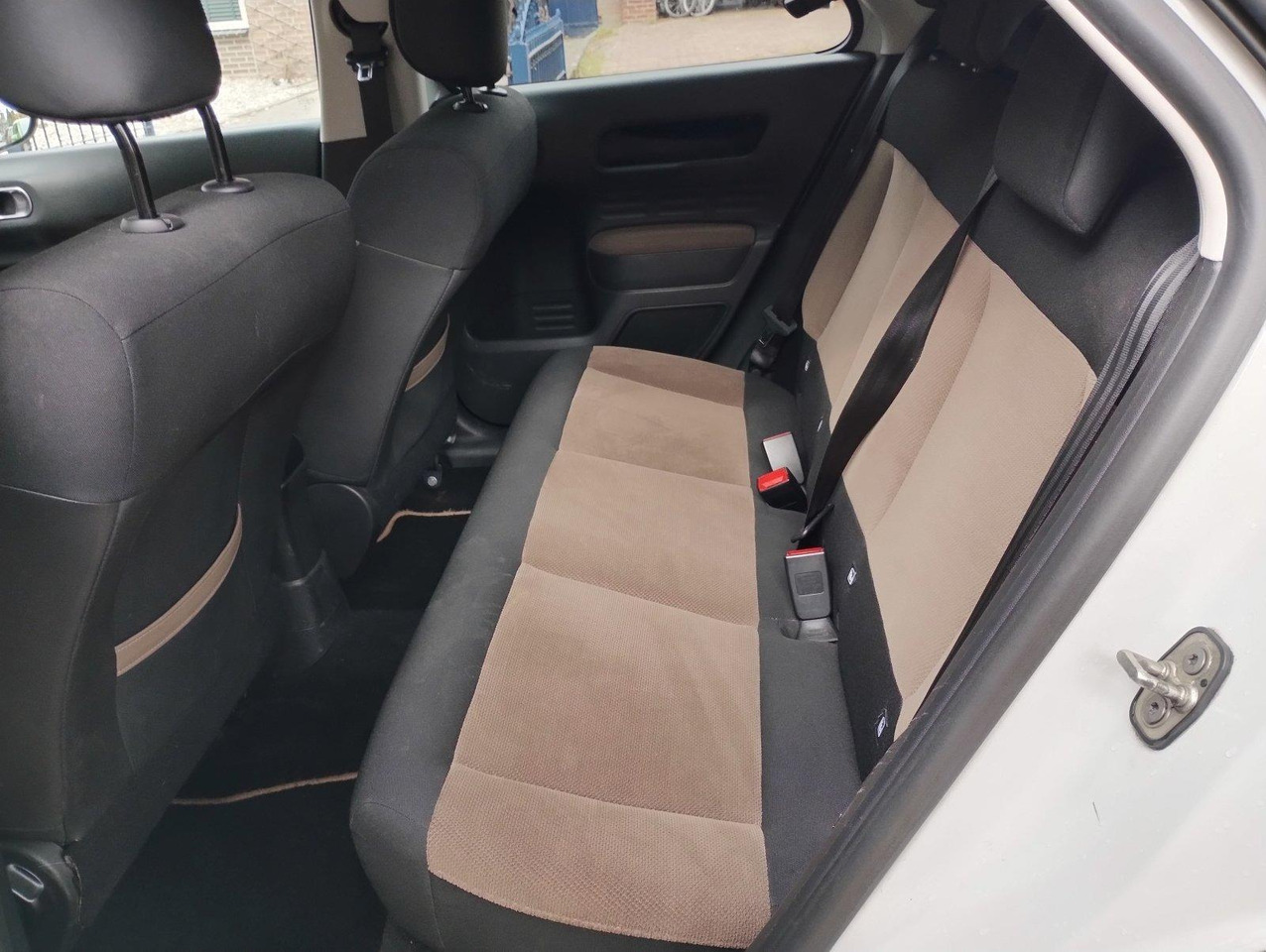 Citroen | C4 Cactus | 1.6 BlueHDi Business | 2015 | 201.033 km | GP170S | Logisch - سيارة دفع رباعي: صور 5 Citroen | C4 Cactus | 1.6 BlueHDi Business | 2015 | 201.033 km | GP170S | Logisch - سيارة دفع رباعي: صور 5