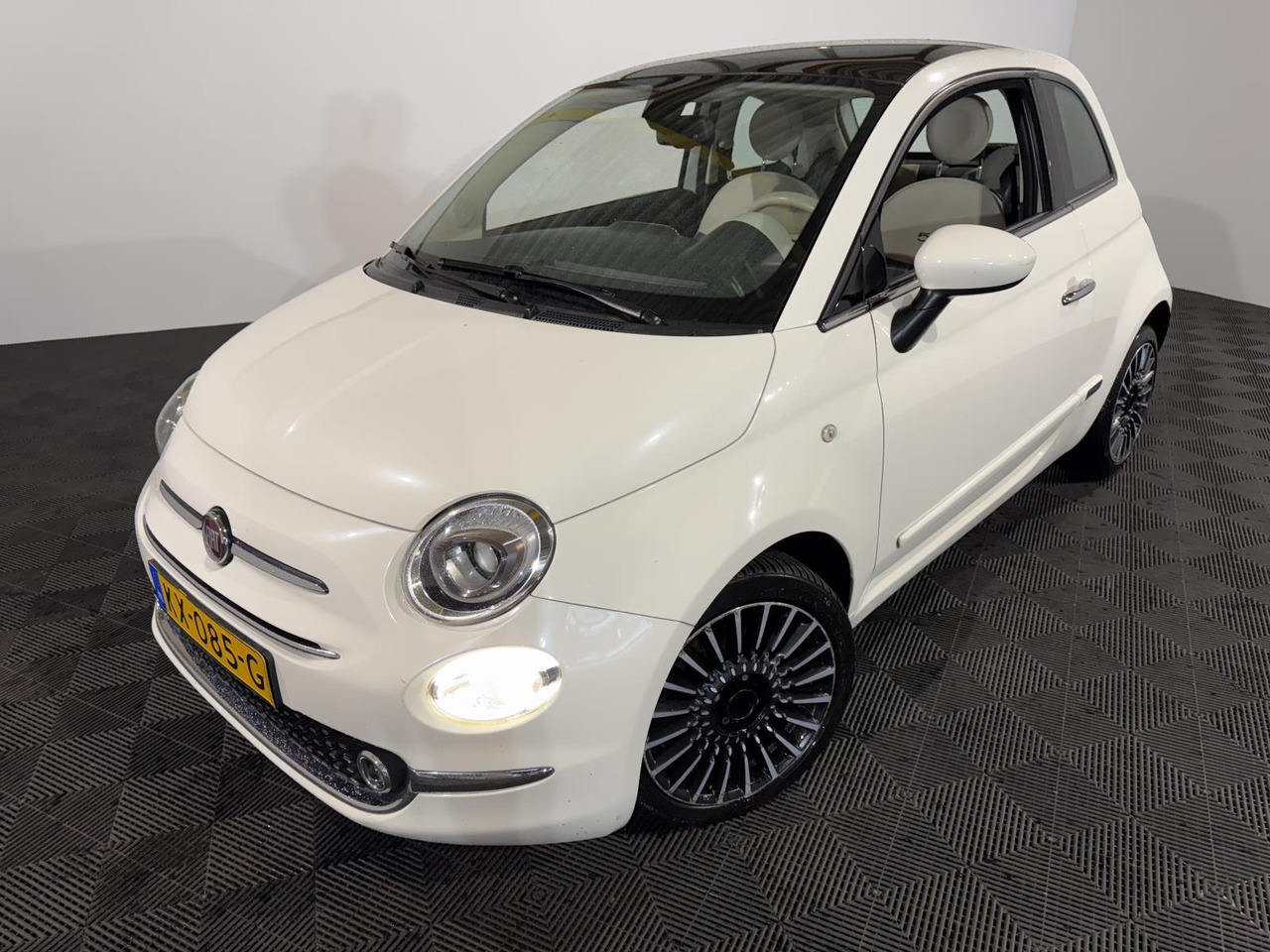 Fiat | 500 | 0.9 TwinAir Turbo Lounge | 2017 | 174.274 km | KX085G | Logisch - هاتشباك: صور 1 Fiat | 500 | 0.9 TwinAir Turbo Lounge | 2017 | 174.274 km | KX085G | Logisch - هاتشباك: صور 1