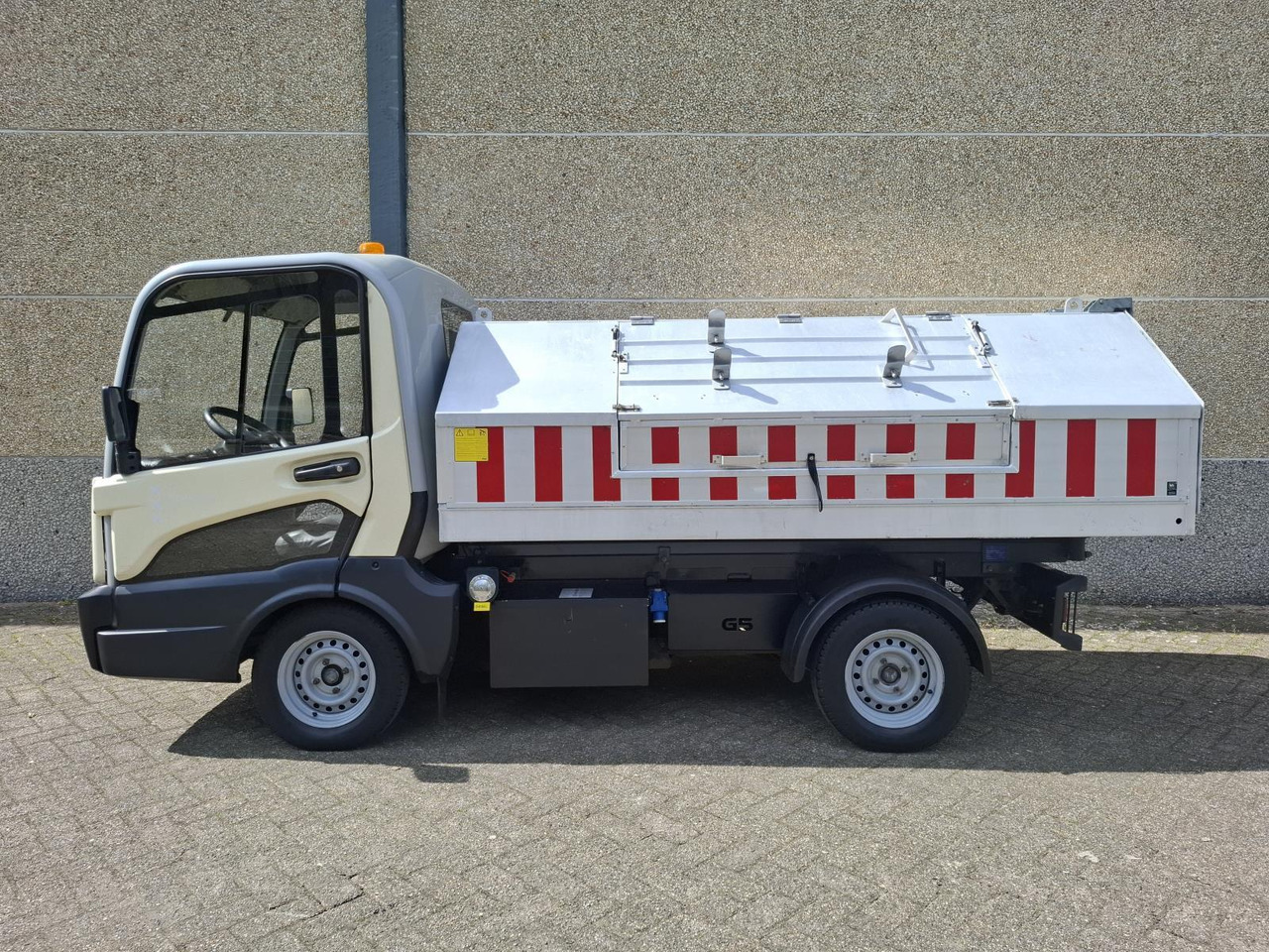 مركبة الخدمات الكهربائية Goupil G5 Elektrische Stratenreinigingsmachine T-92-BSX: صور 15