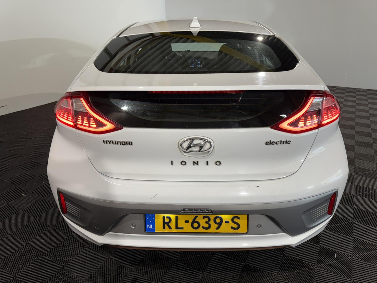 Kia | Stonic | 1.0 T-GDi DynamicLine | 2018 | 230.603 km | RL369S | Logisch - سيارة دفع رباعي: صور 2 Kia | Stonic | 1.0 T-GDi DynamicLine | 2018 | 230.603 km | RL369S | Logisch - سيارة دفع رباعي: صور 2