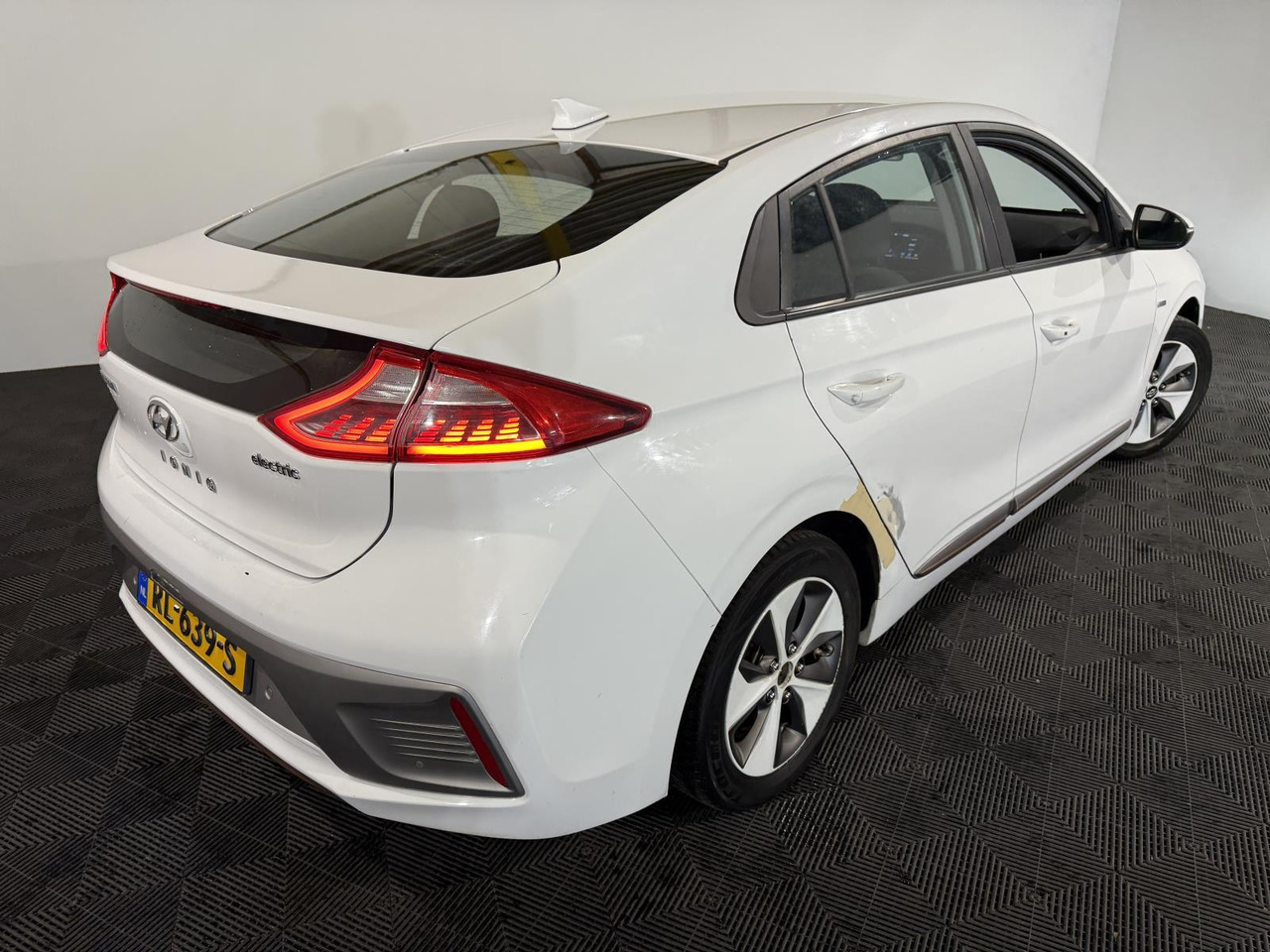 Kia | Stonic | 1.0 T-GDi DynamicLine | 2018 | 230.603 km | RL369S | Logisch - سيارة دفع رباعي: صور 4 Kia | Stonic | 1.0 T-GDi DynamicLine | 2018 | 230.603 km | RL369S | Logisch - سيارة دفع رباعي: صور 4