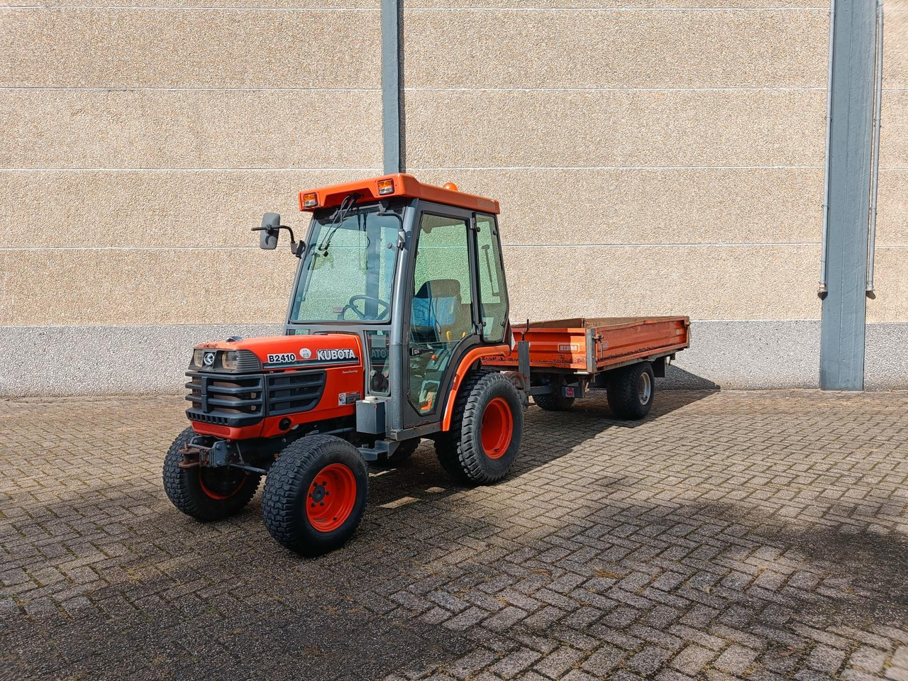 Kubota B2410 met Nimos Kipper - جرار: صور 1 Kubota B2410 met Nimos Kipper - جرار: صور 1