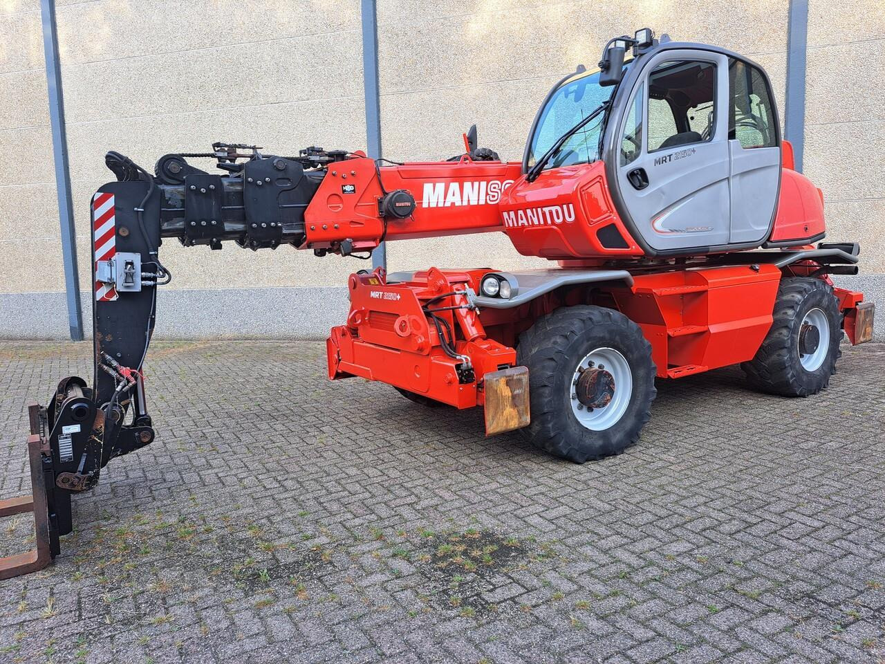 Manitou MRT 2150+ Privilege All-Terrain Roterende Verreiker (2015) - رافعة تلسكوبية: صور 2 Manitou MRT 2150+ Privilege All-Terrain Roterende Verreiker (2015) - رافعة تلسكوبية: صور 2