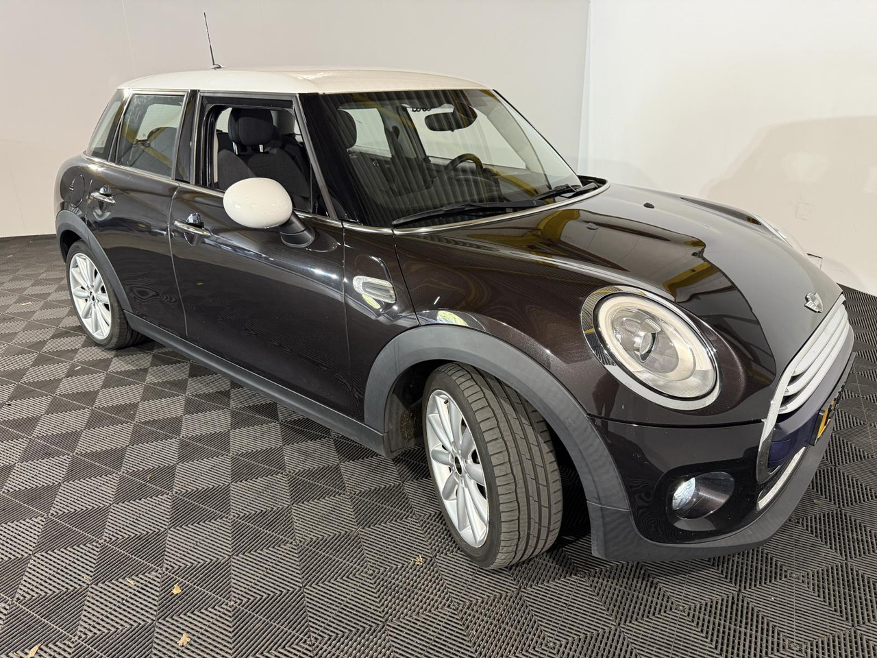 Mini | Mini | 1.5 Cooper Chili Business | 2015 | 201.355 km | 1ZPK60 | Logisch - هاتشباك: صور 3 Mini | Mini | 1.5 Cooper Chili Business | 2015 | 201.355 km | 1ZPK60 | Logisch - هاتشباك: صور 3