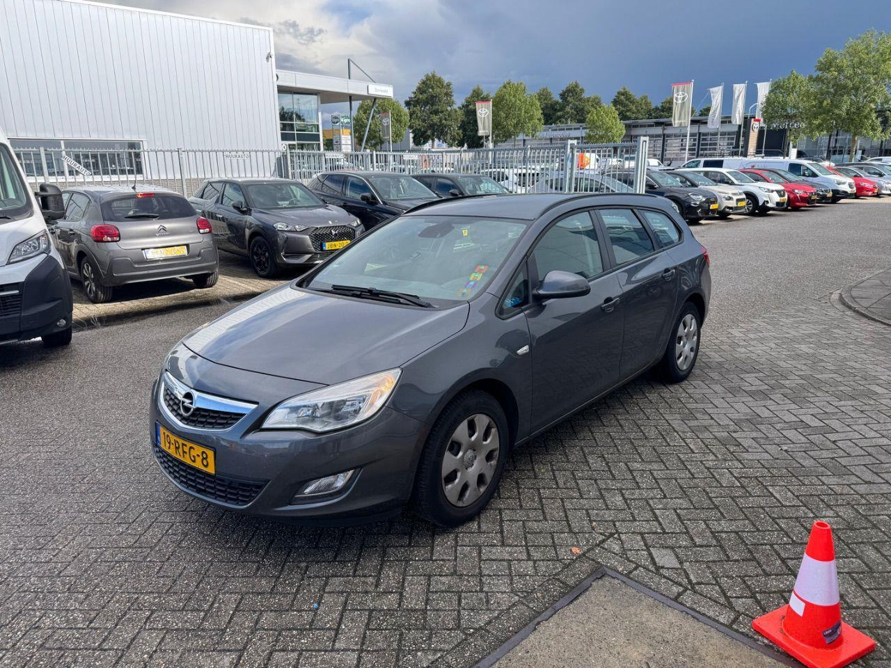 Opel Astra Sports Tourer 1.4 Turbo Edition | 2011 | 251.699 km | 19RFG8 | NAP: Logisch - سيارة: صور 1 Opel Astra Sports Tourer 1.4 Turbo Edition | 2011 | 251.699 km | 19RFG8 | NAP: Logisch - سيارة: صور 1