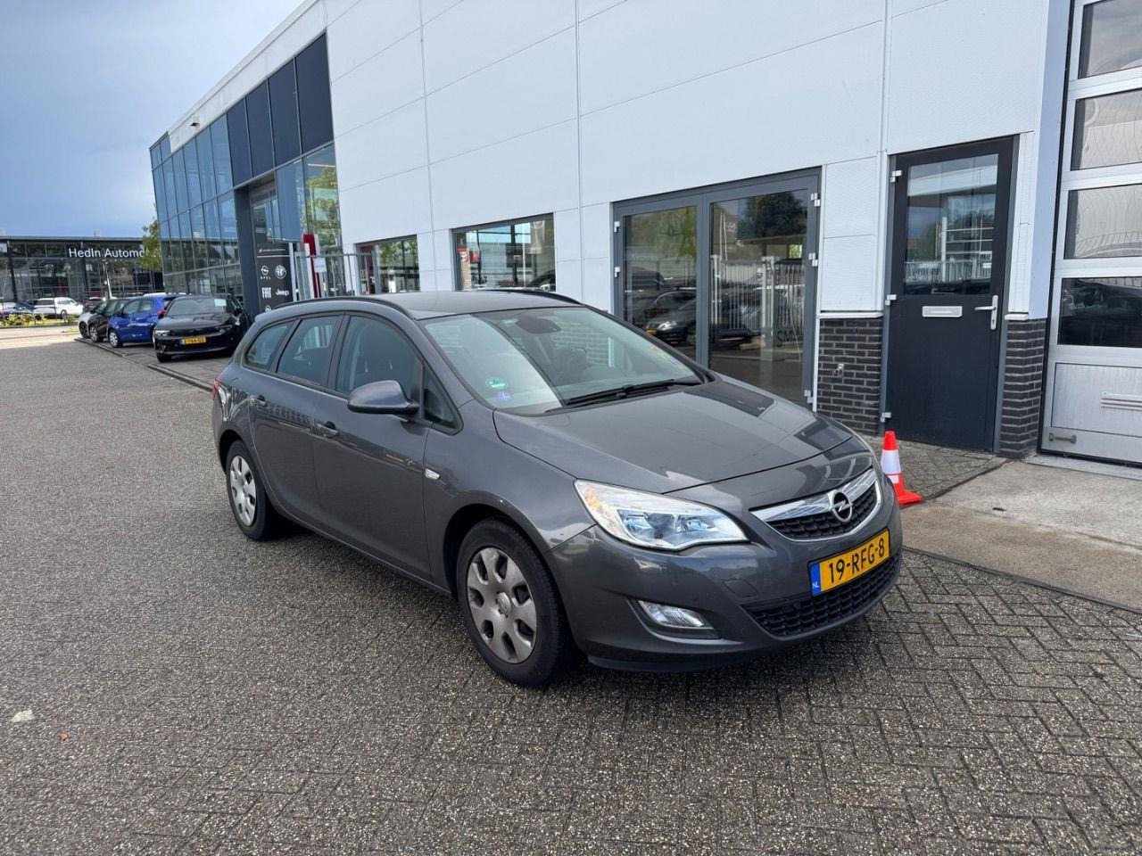 Opel Astra Sports Tourer 1.4 Turbo Edition | 2011 | 251.699 km | 19RFG8 | NAP: Logisch - سيارة: صور 2 Opel Astra Sports Tourer 1.4 Turbo Edition | 2011 | 251.699 km | 19RFG8 | NAP: Logisch - سيارة: صور 2