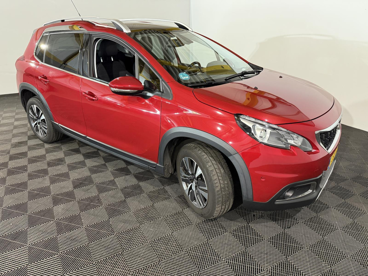سيارة Peugeot 2008 1.2 PureTech Blue Lease Executive RF-108-N 141.645 km: صور 6