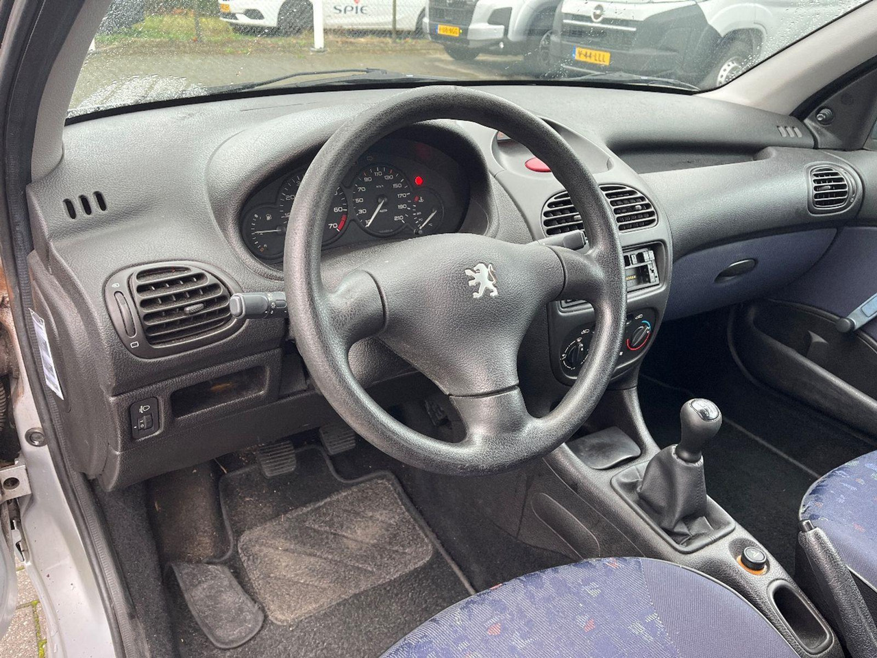 Peugeot 206 1.1 XR | 2000 | 69.922 km | 28FRBN | NAP: Logisch - هاتشباك: صور 5 Peugeot 206 1.1 XR | 2000 | 69.922 km | 28FRBN | NAP: Logisch - هاتشباك: صور 5