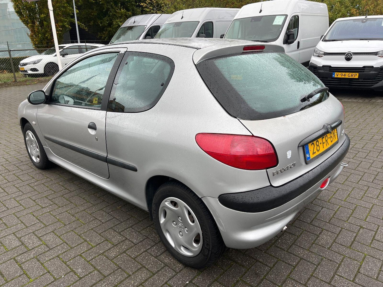Peugeot 206 1.1 XR | 2000 | 69.922 km | 28FRBN | NAP: Logisch - هاتشباك: صور 3 Peugeot 206 1.1 XR | 2000 | 69.922 km | 28FRBN | NAP: Logisch - هاتشباك: صور 3