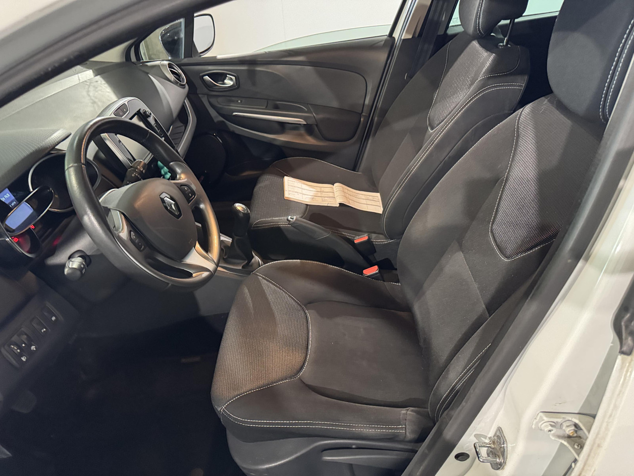 Renault Clio 0.9 TCe ECO Night&Day | 2015 | 170.065 km | HD-254 T - هاتشباك: صور 3 Renault Clio 0.9 TCe ECO Night&Day | 2015 | 170.065 km | HD-254 T - هاتشباك: صور 3
