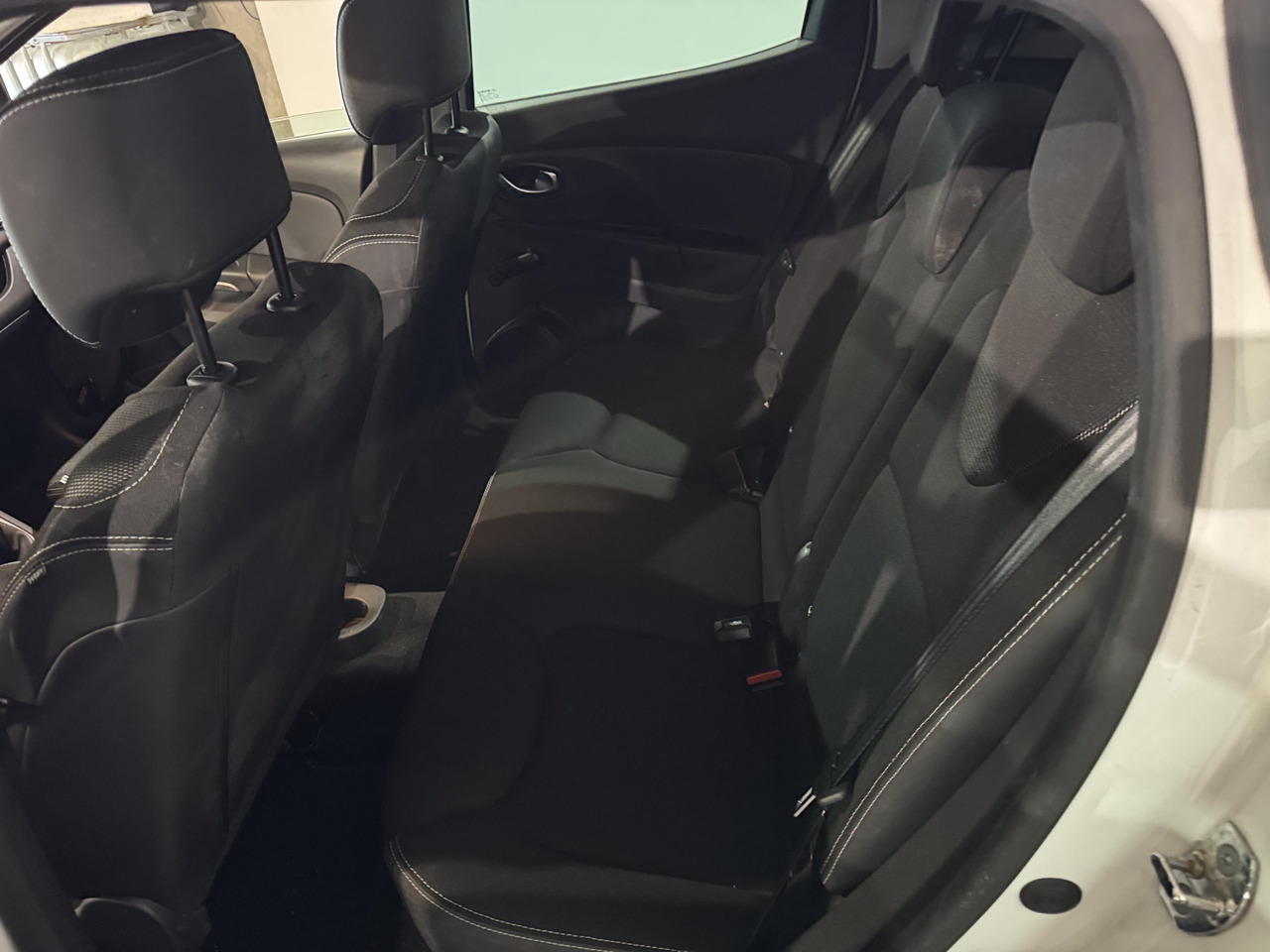 Renault Clio 0.9 TCe ECO Night&Day | 2015 | 170.065 km | HD-254 T - هاتشباك: صور 4 Renault Clio 0.9 TCe ECO Night&Day | 2015 | 170.065 km | HD-254 T - هاتشباك: صور 4