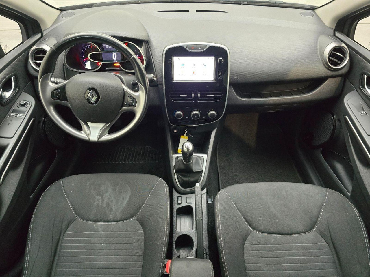 Renault Clio Estate 0.9 TCe Limited | 2016 | 152.751 km | JN039V | NAP: Logisch - سيارة: صور 5 Renault Clio Estate 0.9 TCe Limited | 2016 | 152.751 km | JN039V | NAP: Logisch - سيارة: صور 5