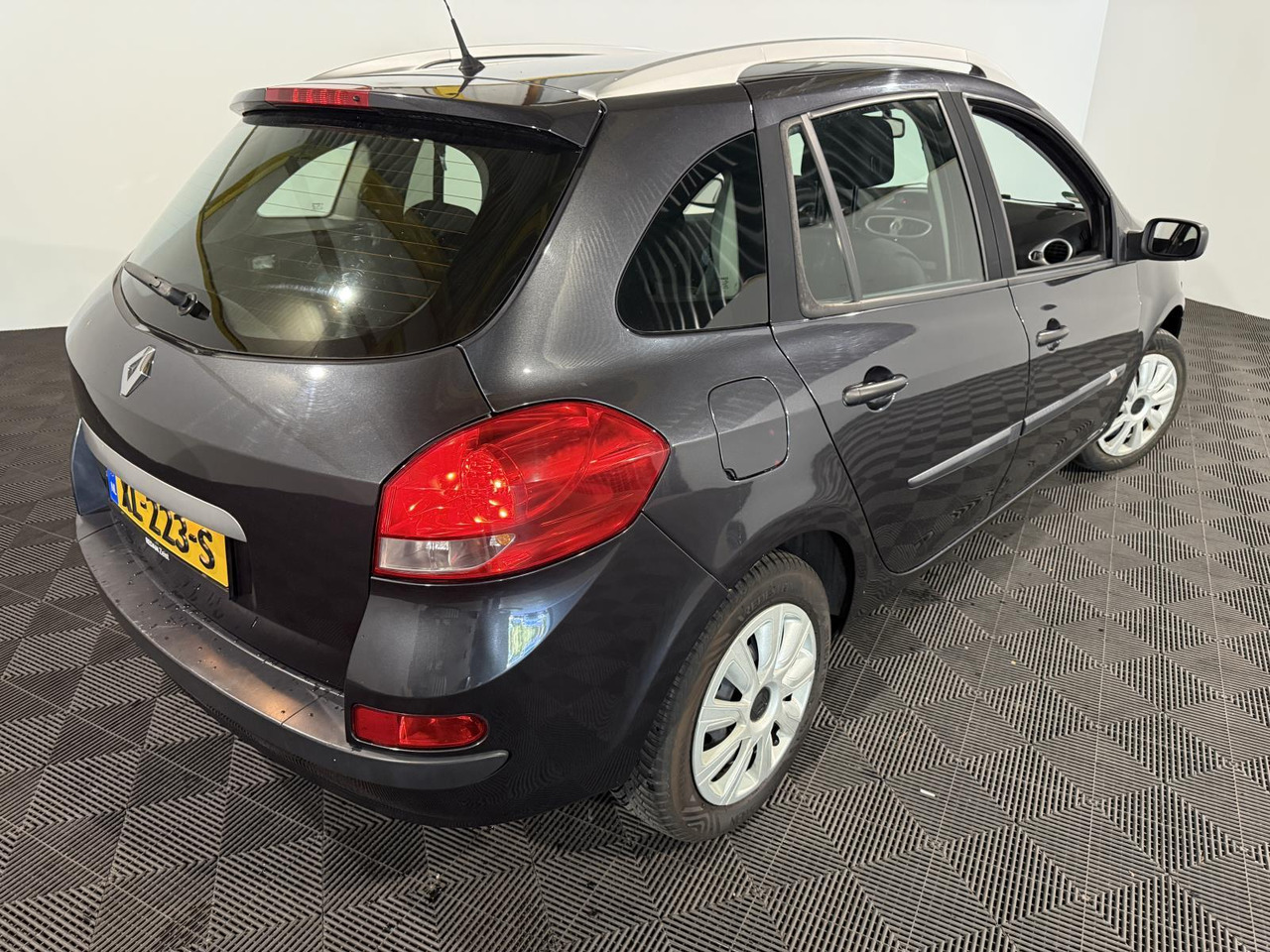 Renault | Clio Estate | 1.2-16V Special Line | 2009 | 172.146 km | XL223S | Geen oordeel - سيارة: صور 2 Renault | Clio Estate | 1.2-16V Special Line | 2009 | 172.146 km | XL223S | Geen oordeel - سيارة: صور 2
