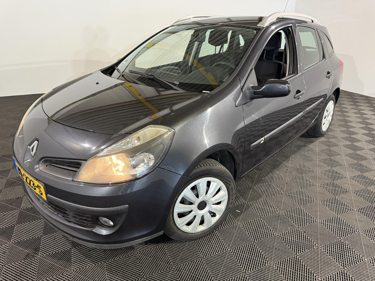Renault | Clio Estate | 1.2-16V Special Line | 2009 | 172.146 km | XL223S | Geen oordeel - سيارة: صور 1 Renault | Clio Estate | 1.2-16V Special Line | 2009 | 172.146 km | XL223S | Geen oordeel - سيارة: صور 1