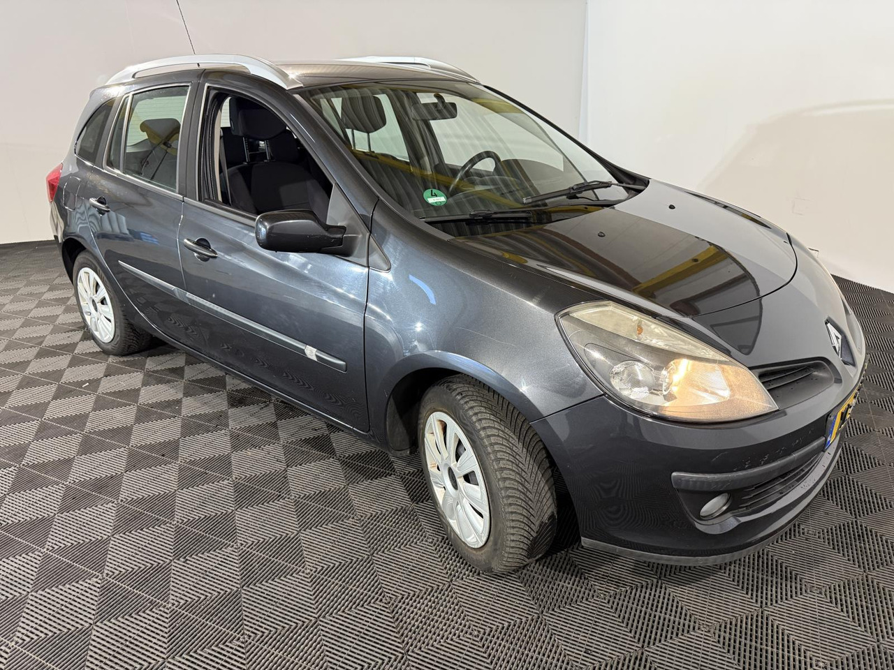 Renault | Clio Estate | 1.2-16V Special Line | 2009 | 172.146 km | XL223S | Geen oordeel - سيارة: صور 3 Renault | Clio Estate | 1.2-16V Special Line | 2009 | 172.146 km | XL223S | Geen oordeel - سيارة: صور 3