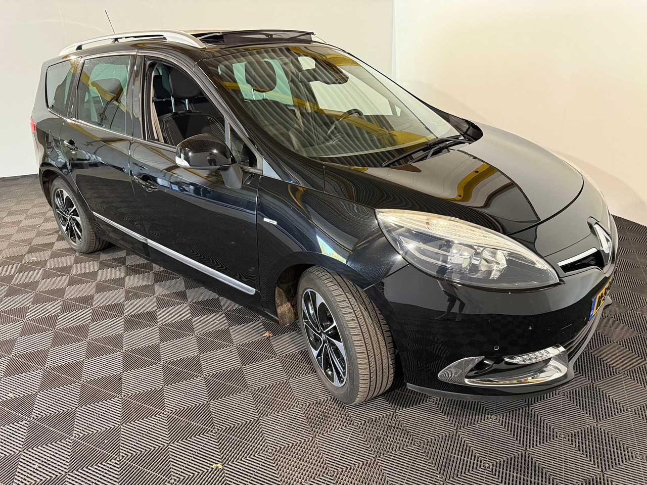 Renault Grand Scénic 1.2 Tce Bose | 2016 | 118.319 km | H-596-NV - سيارة: صور 5 Renault Grand Scénic 1.2 Tce Bose | 2016 | 118.319 km | H-596-NV - سيارة: صور 5