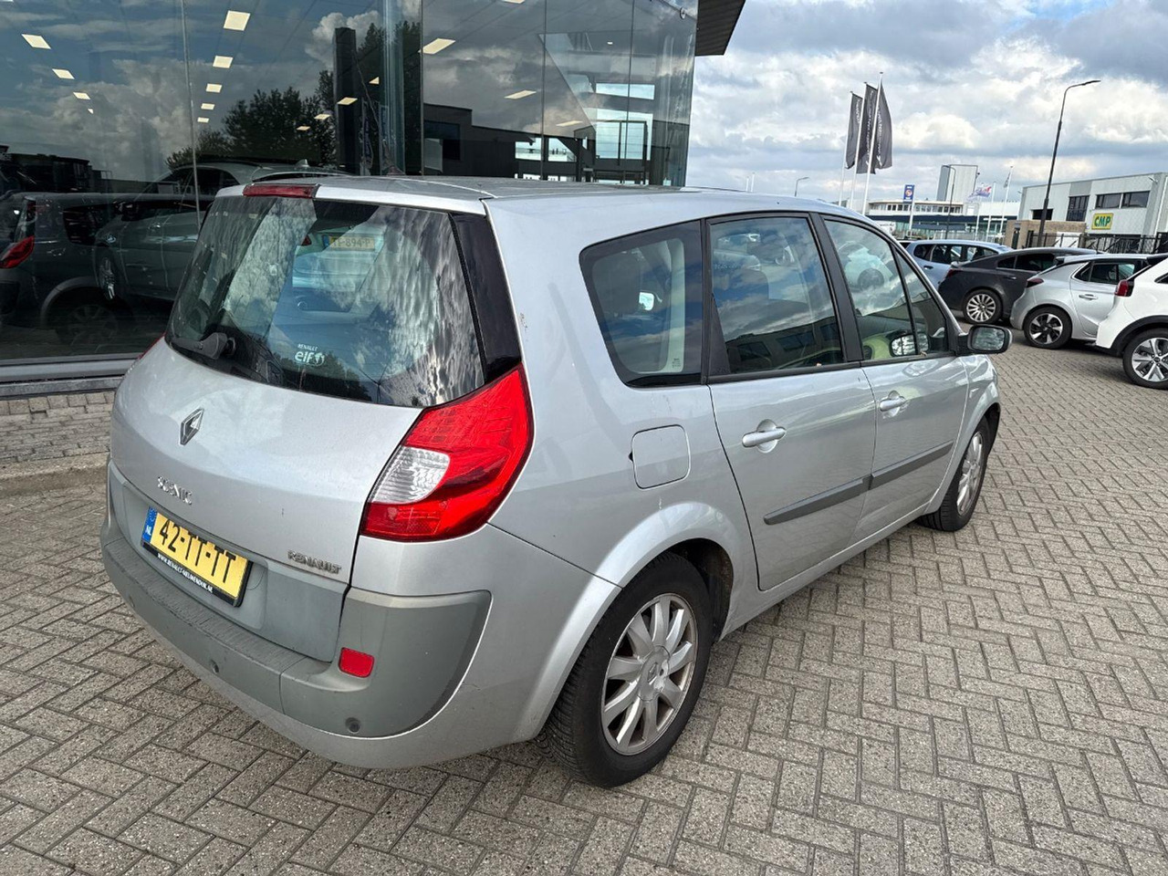 Renault Grand Scénic 2.0 - 16V Business Line 7p. | 2007 | 209.583 km | Automaat | 42TTTT | NAP: Logisch - سيارة: صور 4 Renault Grand Scénic 2.0 - 16V Business Line 7p. | 2007 | 209.583 km | Automaat | 42TTTT | NAP: Logisch - سيارة: صور 4