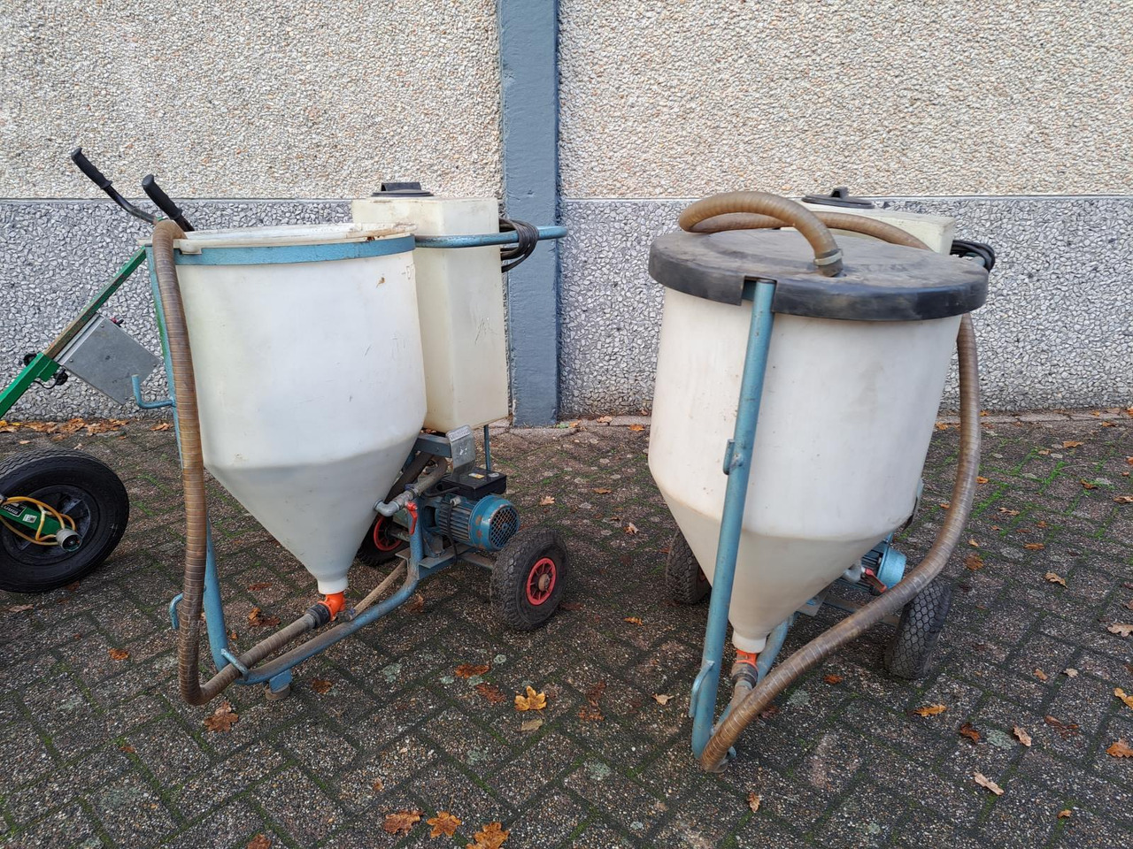 Set Spuitapparatuur: 5x Rugspuit, 2x Duwspuit, 2 Vul-/Spoelmachines, 1x Mantis UVL Spuit Installatie - ماكينة تنظيف: صور 2 Set Spuitapparatuur: 5x Rugspuit, 2x Duwspuit, 2 Vul-/Spoelmachines, 1x Mantis UVL Spuit Installatie - ماكينة تنظيف: صور 2