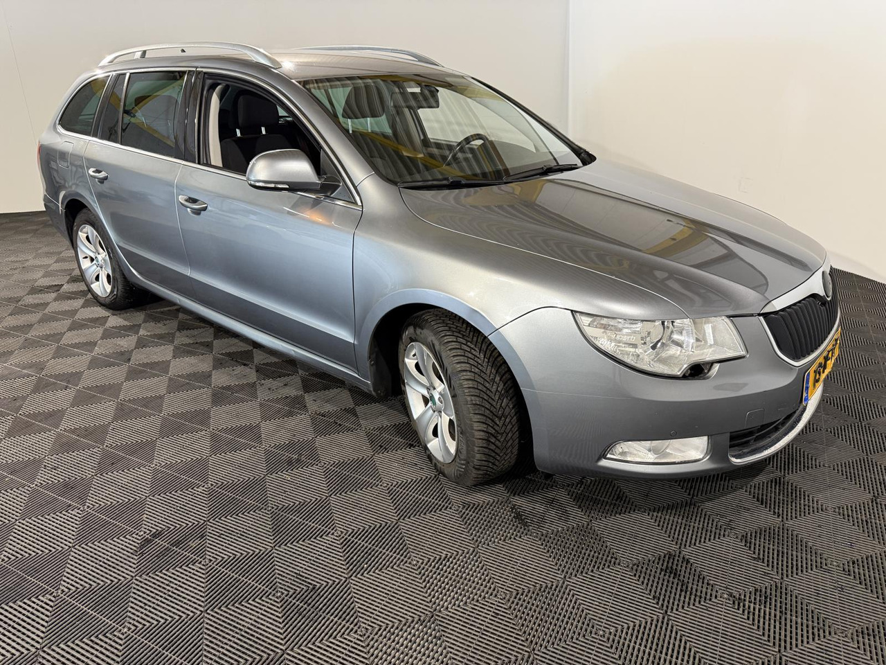 Skoda Superb Combi 1.4 TSI Gr Amb Bus | 2012 | 235.719 km | 73-TFG-7 - سيارة: صور 3 Skoda Superb Combi 1.4 TSI Gr Amb Bus | 2012 | 235.719 km | 73-TFG-7 - سيارة: صور 3
