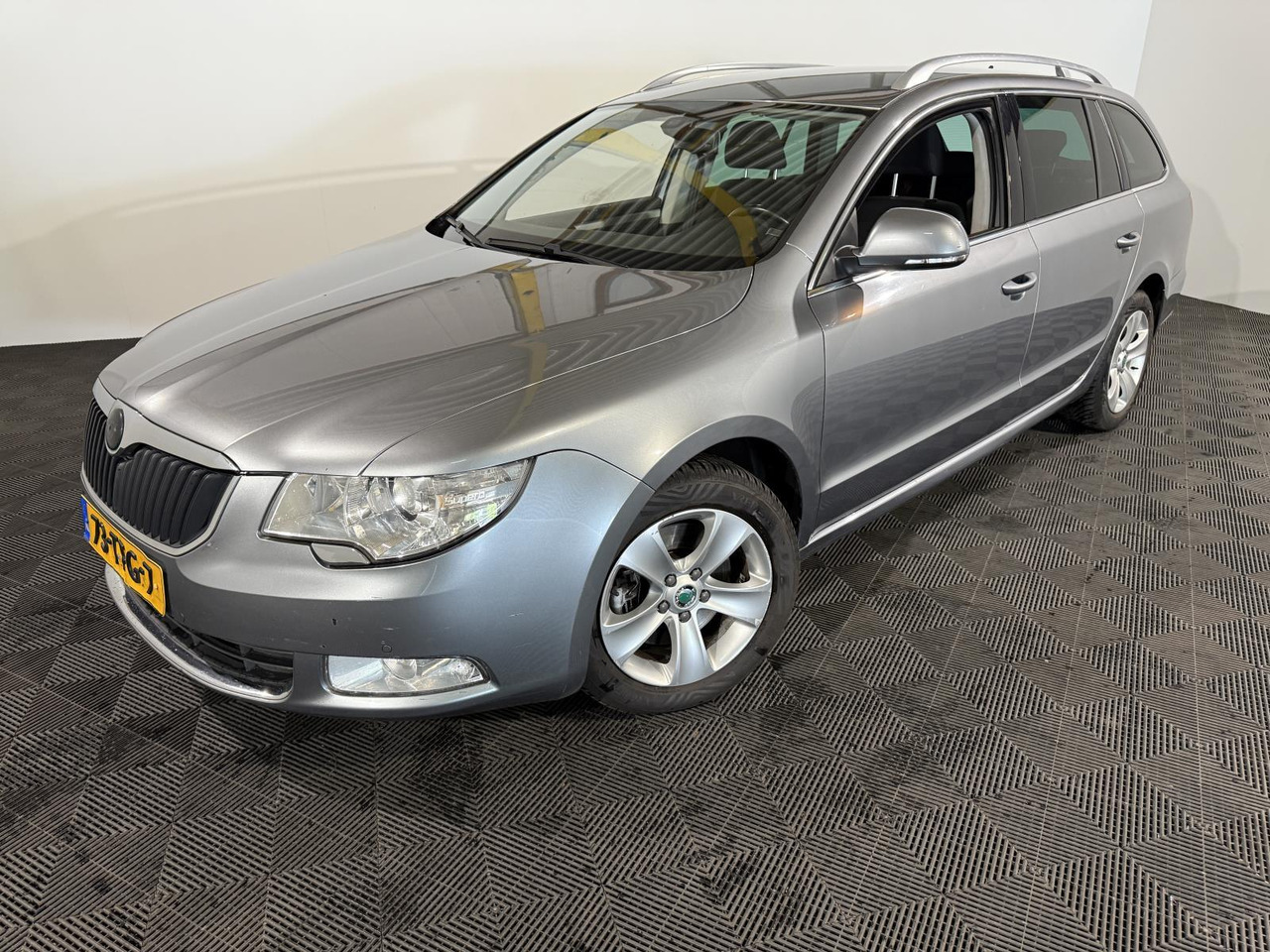 Skoda Superb Combi 1.4 TSI Gr Amb Bus | 2012 | 235.719 km | 73-TFG-7 - سيارة: صور 1 Skoda Superb Combi 1.4 TSI Gr Amb Bus | 2012 | 235.719 km | 73-TFG-7 - سيارة: صور 1