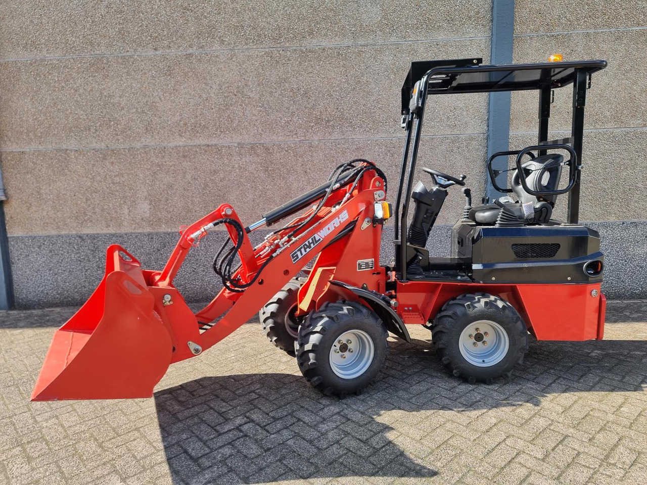 Stahlworks R906 Shovel Nieuw - اللودر بعجل: صور 5 Stahlworks R906 Shovel Nieuw - اللودر بعجل: صور 5