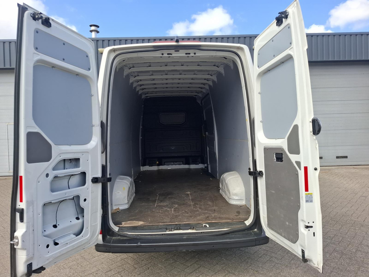 Volkswagen Crafter 35 2.0 TDI L4H3 | 2022 | 135.282 km | VPR-84-T - فان: صور 4 Volkswagen Crafter 35 2.0 TDI L4H3 | 2022 | 135.282 km | VPR-84-T - فان: صور 4