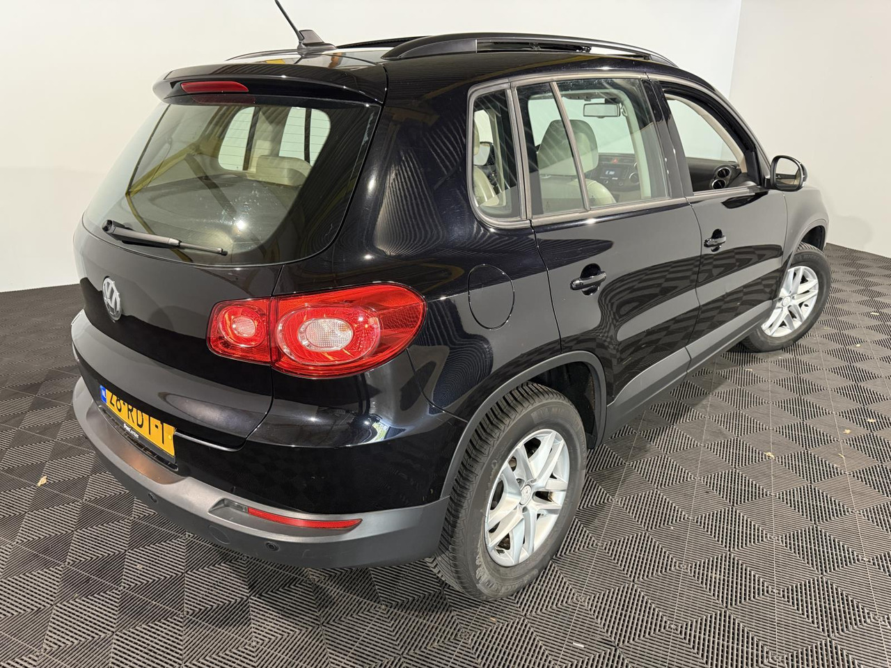 Volkswagen | Tiguan | 1.4 TSI Comfort&Design | 2011 | 236.671 km | 28RDT1 | Logisch - سيارة دفع رباعي: صور 4 Volkswagen | Tiguan | 1.4 TSI Comfort&Design | 2011 | 236.671 km | 28RDT1 | Logisch - سيارة دفع رباعي: صور 4