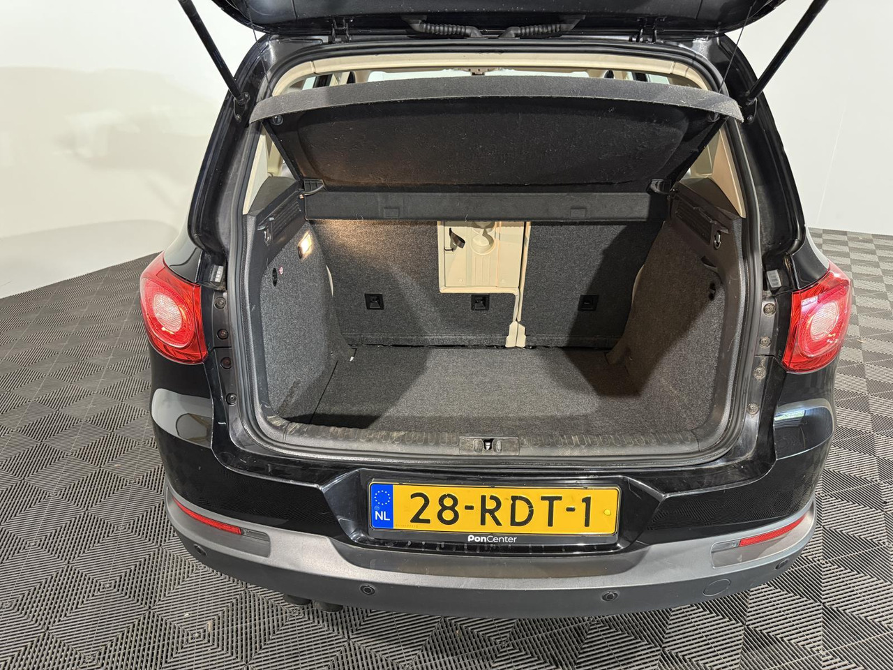 Volkswagen | Tiguan | 1.4 TSI Comfort&Design | 2011 | 236.671 km | 28RDT1 | Logisch - سيارة دفع رباعي: صور 3 Volkswagen | Tiguan | 1.4 TSI Comfort&Design | 2011 | 236.671 km | 28RDT1 | Logisch - سيارة دفع رباعي: صور 3