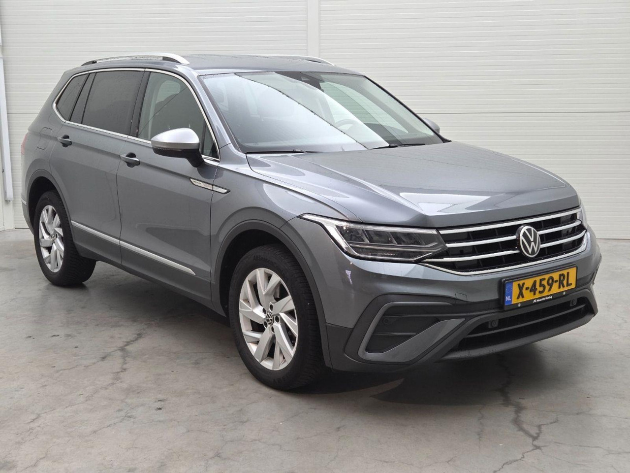 Volkswagen Tiguan Allspace 1.5 TSI R - Line 7p. | 2023 | 86.012 km | Automaat | X459RL | NAP: Geen oordeel - سيارة دفع رباعي: صور 2 Volkswagen Tiguan Allspace 1.5 TSI R - Line 7p. | 2023 | 86.012 km | Automaat | X459RL | NAP: Geen oordeel - سيارة دفع رباعي: صور 2