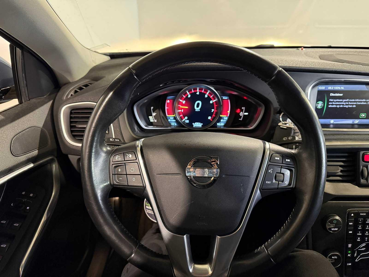 Volvo V40 1.6 T3 Momentum 2-KBP-13 210.566 km - أخرى: صور 4 Volvo V40 1.6 T3 Momentum 2-KBP-13 210.566 km - أخرى: صور 4