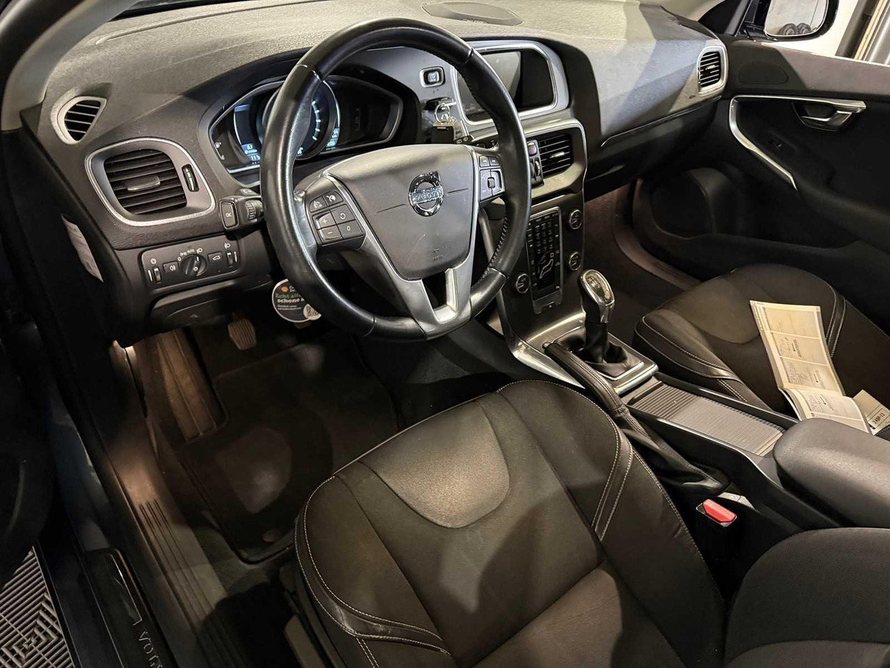 Volvo V40 1.6 T3 Momentum 2-KBP-13 210.566 km - أخرى: صور 2 Volvo V40 1.6 T3 Momentum 2-KBP-13 210.566 km - أخرى: صور 2