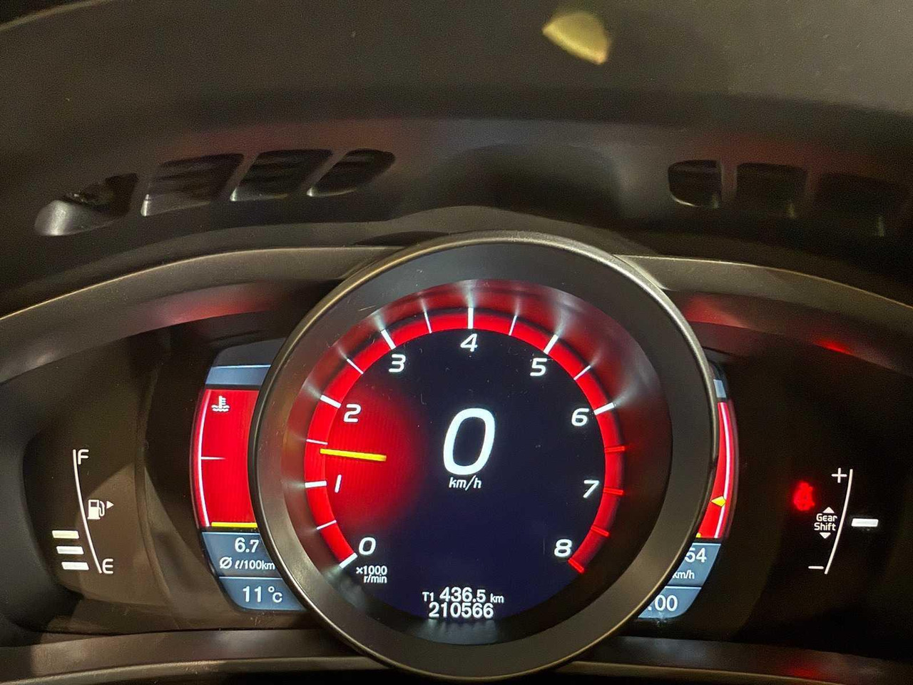 Volvo V40 1.6 T3 Momentum 2-KBP-13 210.566 km - أخرى: صور 3 Volvo V40 1.6 T3 Momentum 2-KBP-13 210.566 km - أخرى: صور 3