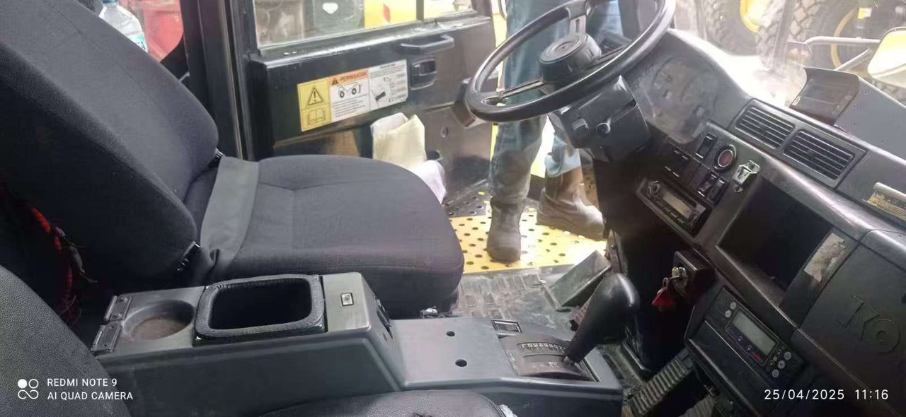 KOMATSU HD785-7 - شاحنة قلابة للمحاجر: صور 2 KOMATSU HD785-7 - شاحنة قلابة للمحاجر: صور 2