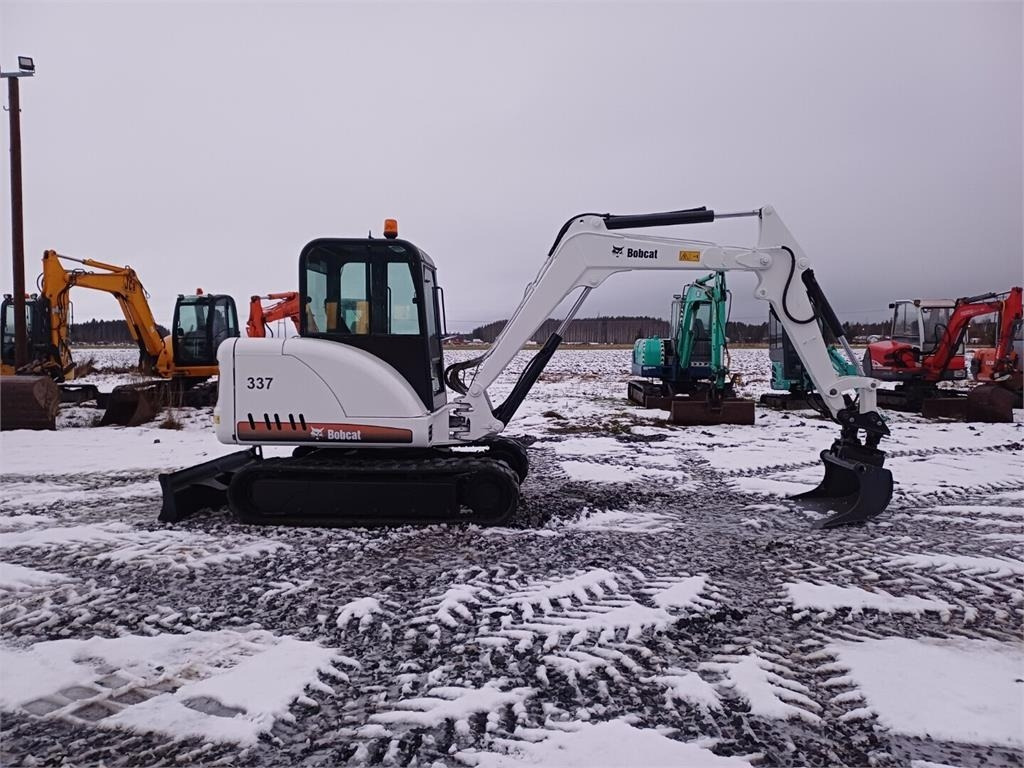 Bobcat 337D Kallistuvalla liittimellä - حفارة مصغرة: صور 5 Bobcat 337D Kallistuvalla liittimellä - حفارة مصغرة: صور 5