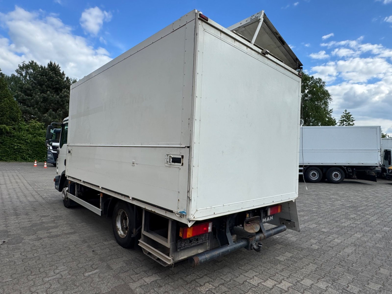 MAN TGL 8.180/2xAHK/Zertifikat/Schwenkwand - نقل الشراب شاحنة: صور 3 MAN TGL 8.180/2xAHK/Zertifikat/Schwenkwand - نقل الشراب شاحنة: صور 3
