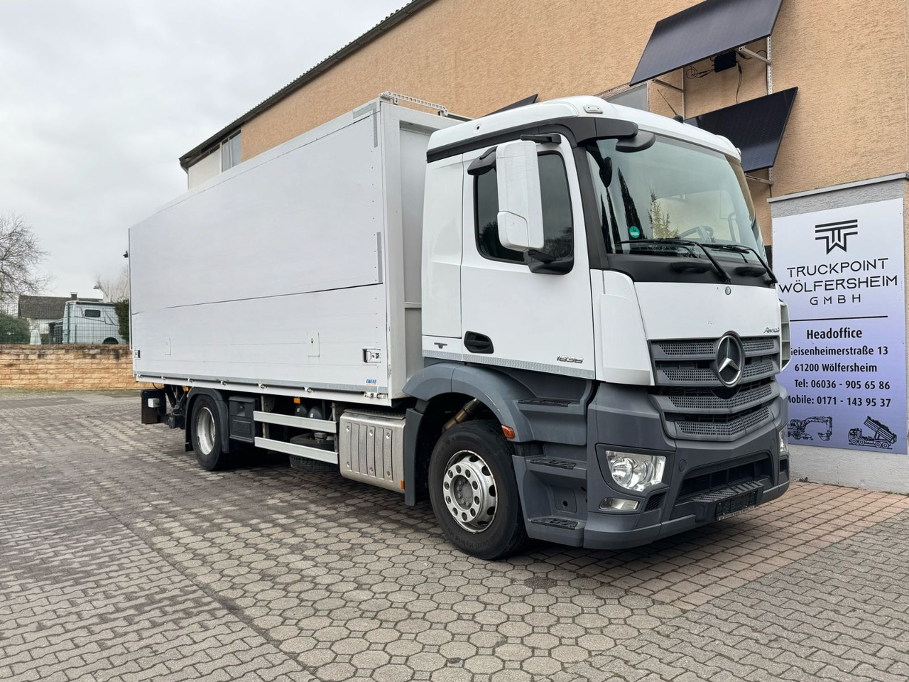 Mercedes-Benz Antos 1836L/4x2/2t.LBW/2xAHK/aus.1Hand/16.Pal. - نقل الشراب شاحنة: صور 1 Mercedes-Benz Antos 1836L/4x2/2t.LBW/2xAHK/aus.1Hand/16.Pal. - نقل الشراب شاحنة: صور 1