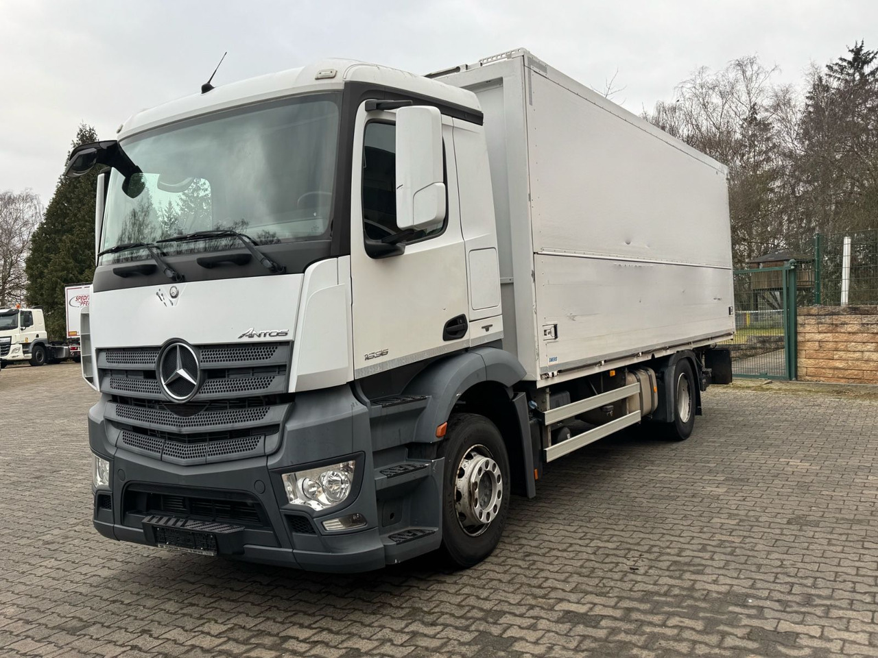 Mercedes-Benz Antos 1836L/4x2/2t.LBW/2xAHK/aus.1Hand/16.Pal. - نقل الشراب شاحنة: صور 3 Mercedes-Benz Antos 1836L/4x2/2t.LBW/2xAHK/aus.1Hand/16.Pal. - نقل الشراب شاحنة: صور 3