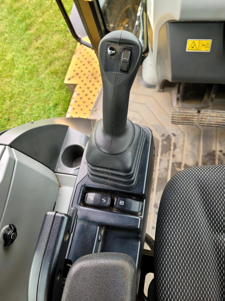 CATERPILLAR 432 - حفار متعدد الاستخدام: صور 3 CATERPILLAR 432 - حفار متعدد الاستخدام: صور 3